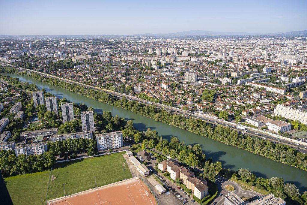 Villeurbanne un couple piégé par une arnaque immobilière contraint de rembourser 400 000 euros aux ⁣acheteurs de leur ⁤duplex